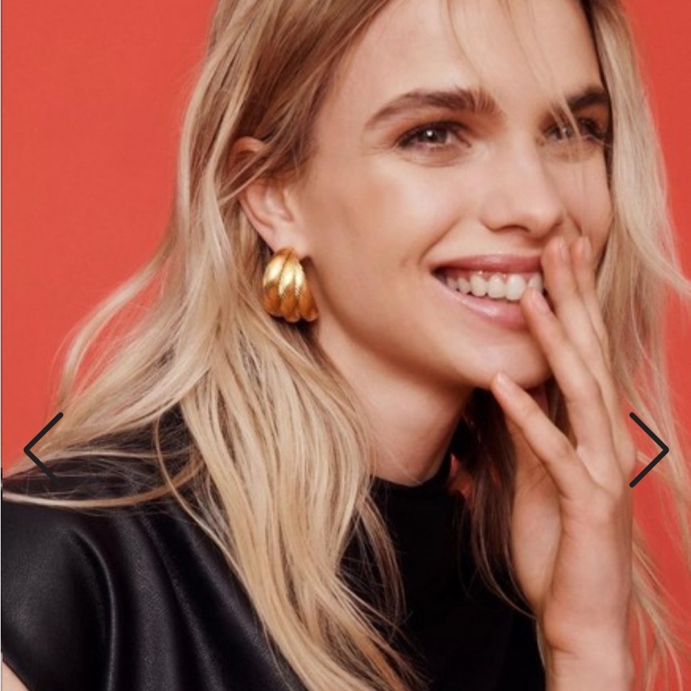 Vintage Ribbed Post Earrings, Gold